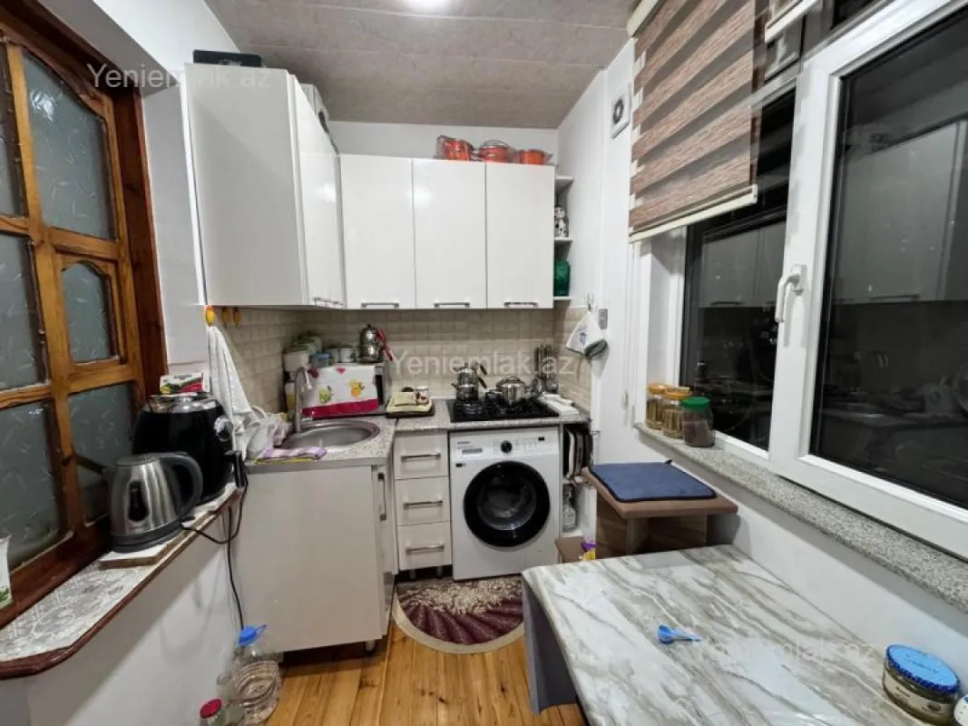 Satılır 2 otaqlı köhnə tikili 50 m²
