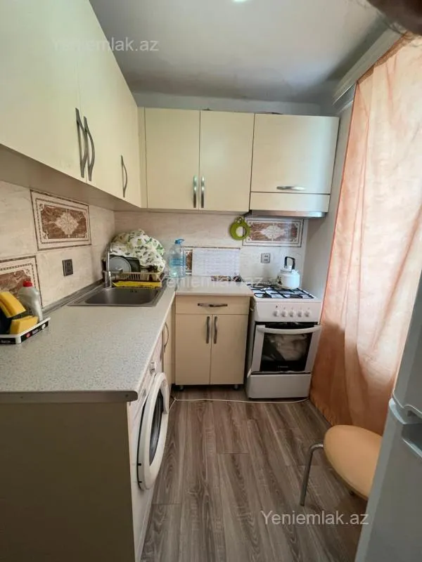 Satılır 1 otaqlı köhnə tikili 40 m²