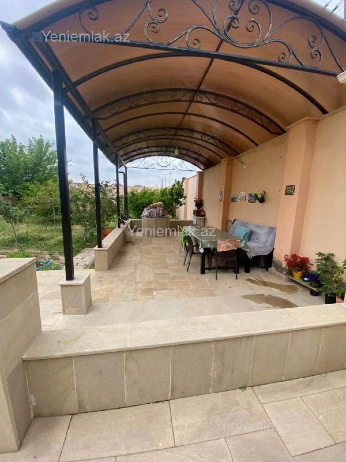 Satılır 6 otaqlı həyət evi 300 m²