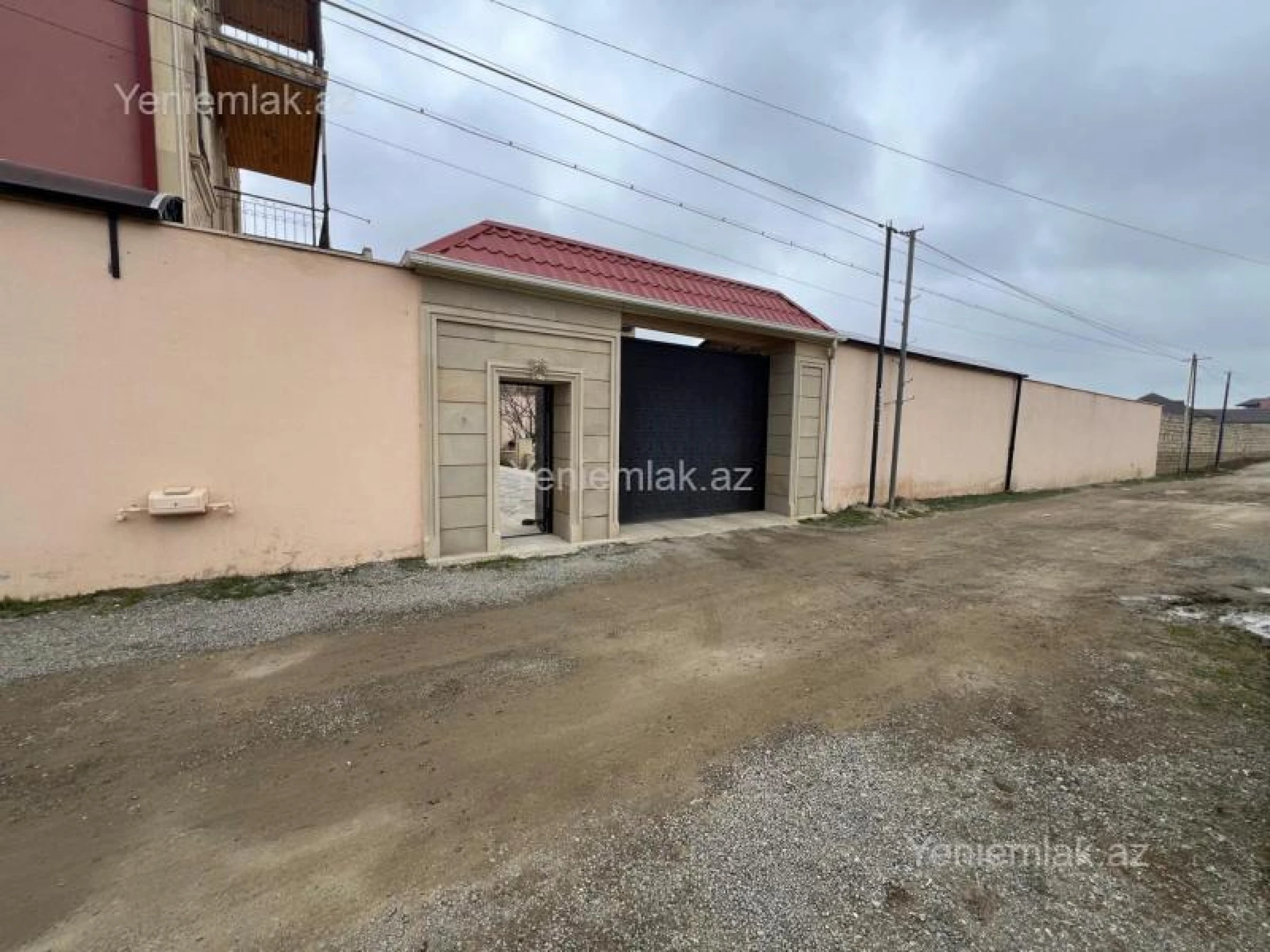 Satılır 6 otaqlı həyət evi 300 m²