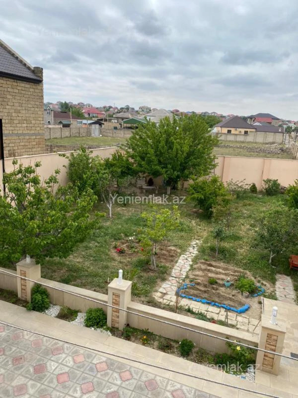 Satılır 6 otaqlı həyət evi 300 m²
