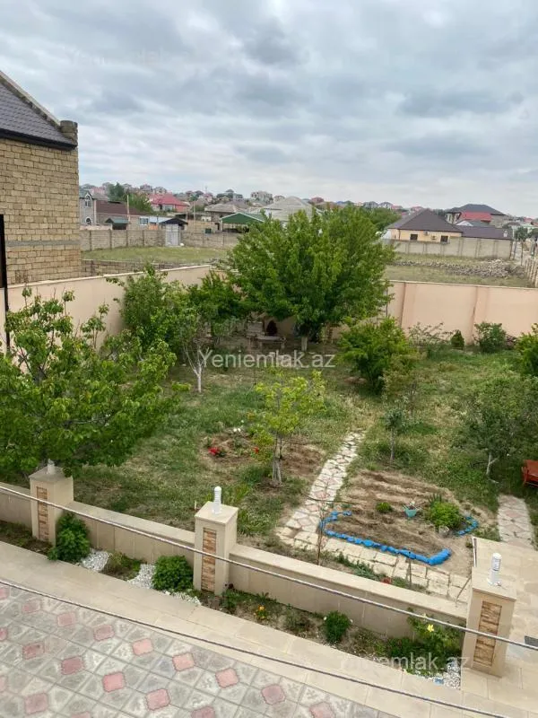 Satılır 6 otaqlı həyət evi 300 m²