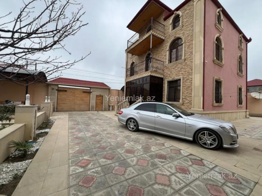 Satılır 6 otaqlı həyət evi 300 m²