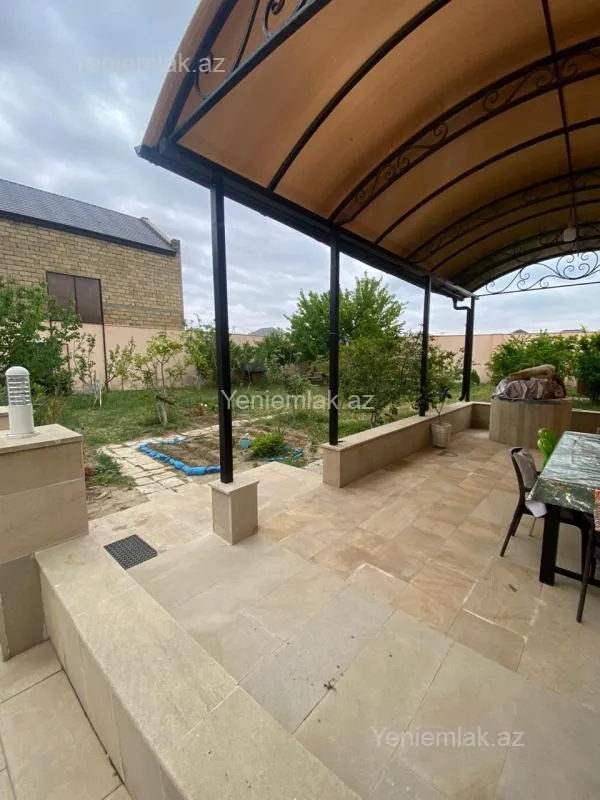 Satılır 6 otaqlı həyət evi 300 m²