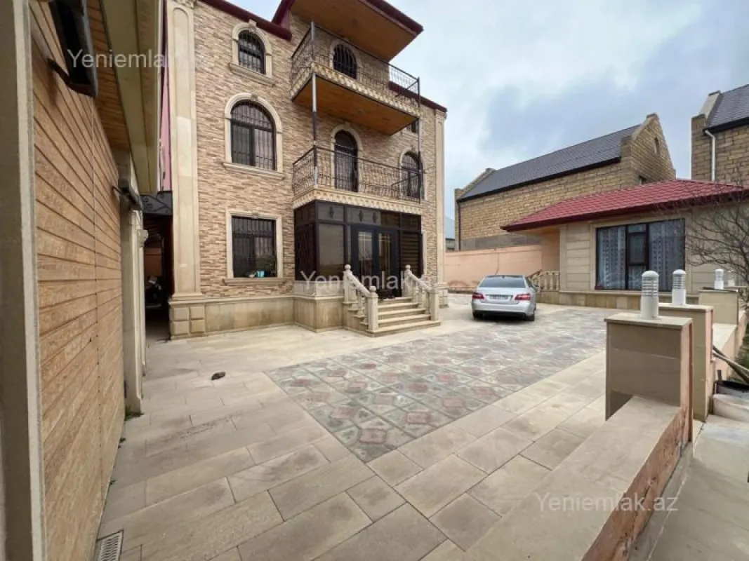 Satılır 6 otaqlı həyət evi 300 m²