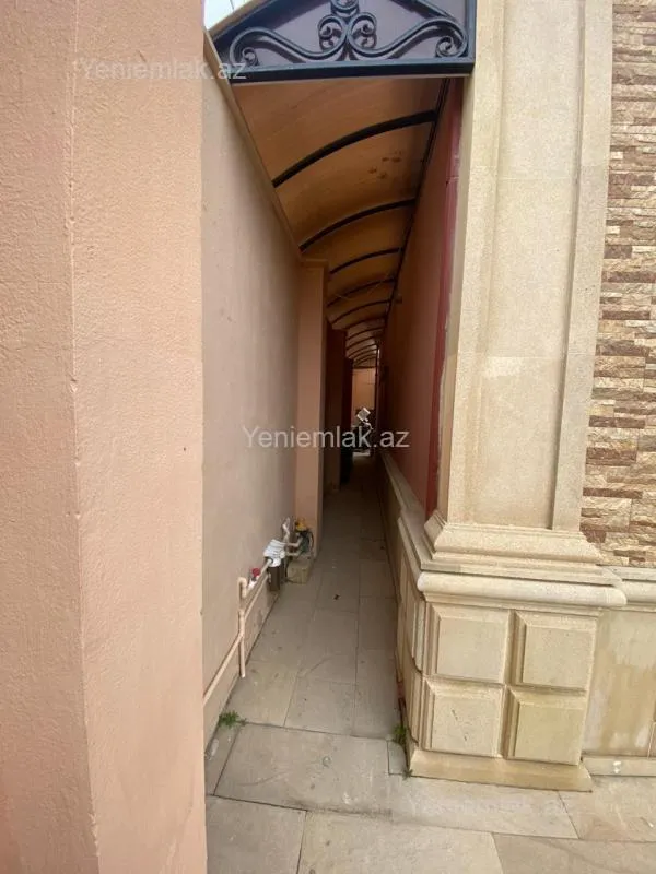 Satılır 6 otaqlı həyət evi 300 m²