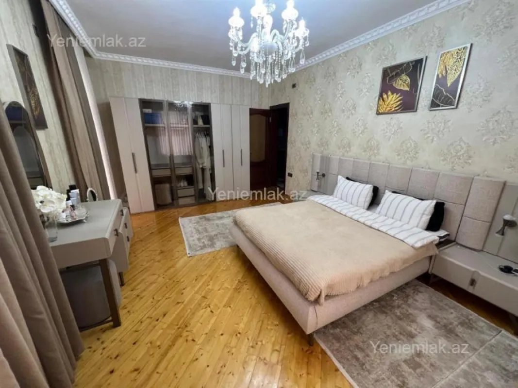 Satılır 6 otaqlı həyət evi 300 m²