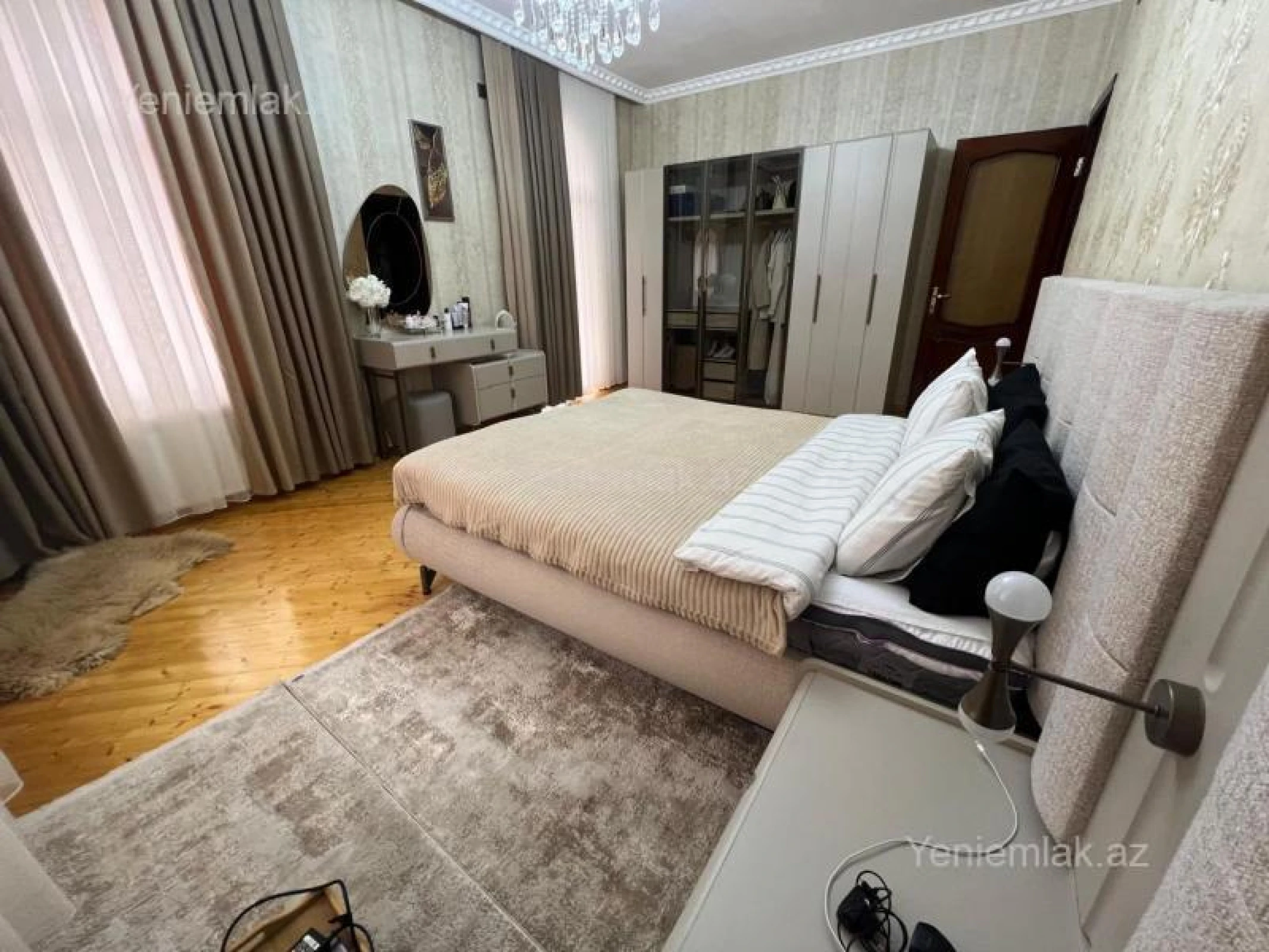 Satılır 6 otaqlı həyət evi 300 m²