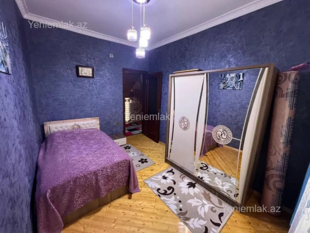Satılır 6 otaqlı həyət evi 300 m²