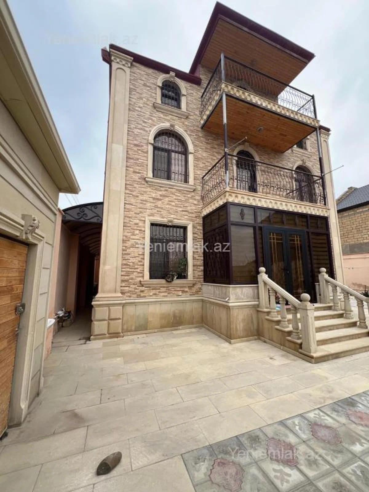 Satılır 6 otaqlı həyət evi 300 m²