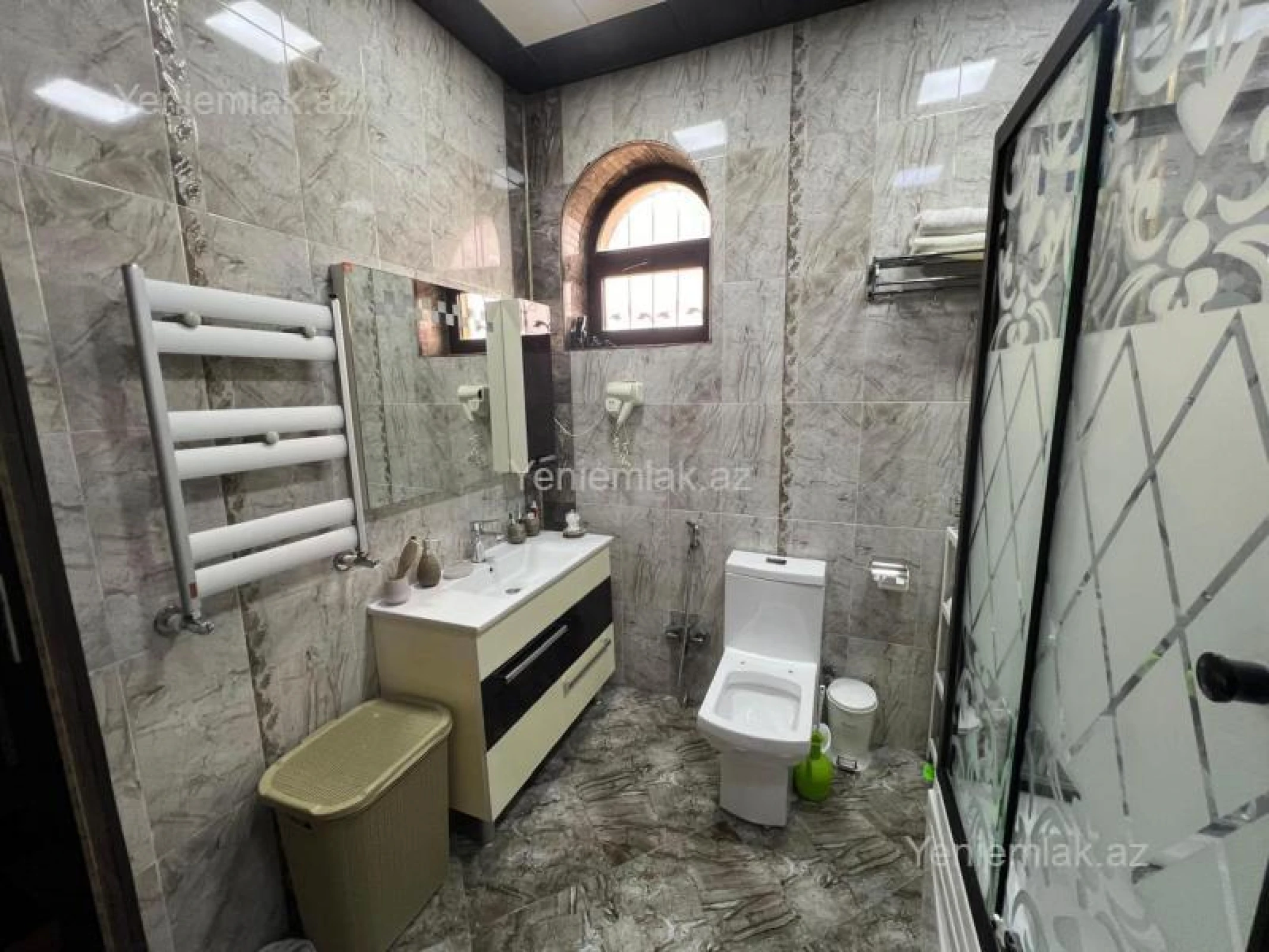 Satılır 6 otaqlı həyət evi 300 m²