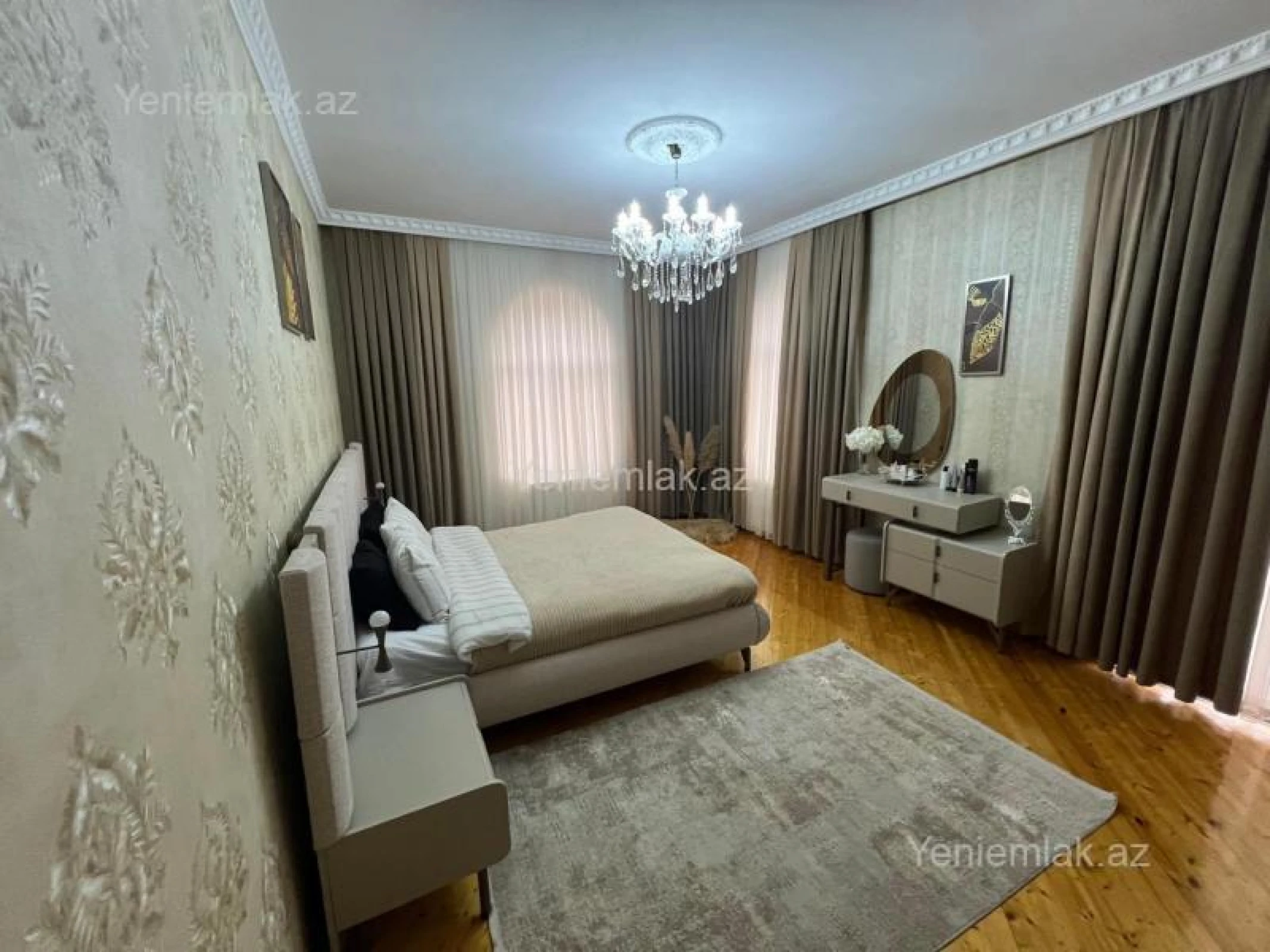 Satılır 6 otaqlı həyət evi 300 m²