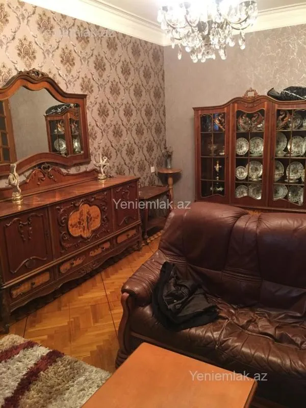 Satılır 3 otaqlı köhnə tikili 120 m²