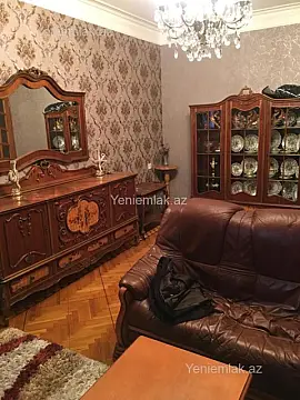 Satılır 3 otaqlı köhnə tikili 120 m²