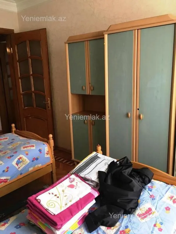 Satılır 3 otaqlı köhnə tikili 120 m²