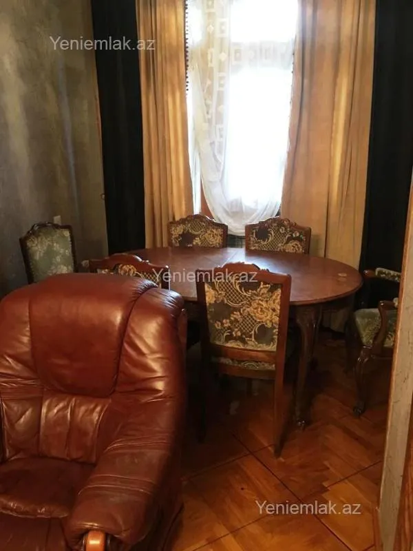 Satılır 3 otaqlı köhnə tikili 120 m²