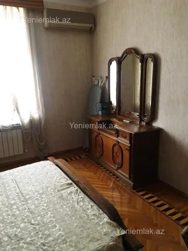 Satılır 3 otaqlı köhnə tikili 120 m²