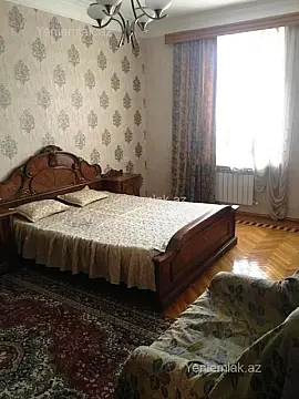 Satılır 3 otaqlı köhnə tikili 120 m²