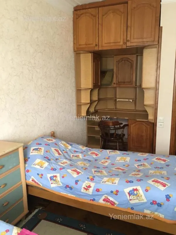 Satılır 3 otaqlı köhnə tikili 120 m²