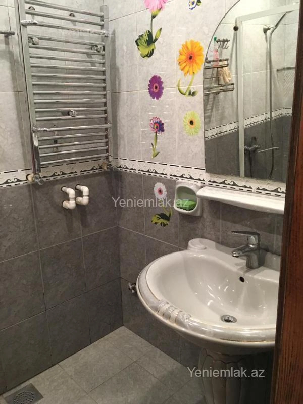 Satılır 3 otaqlı köhnə tikili 120 m²