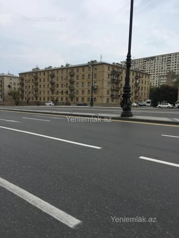 Satılır 3 otaqlı köhnə tikili 120 m²