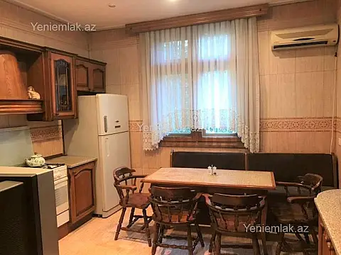 Satılır 3 otaqlı köhnə tikili 120 m²