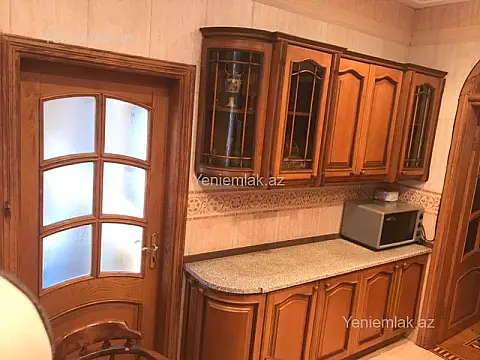 Satılır 3 otaqlı köhnə tikili 120 m²