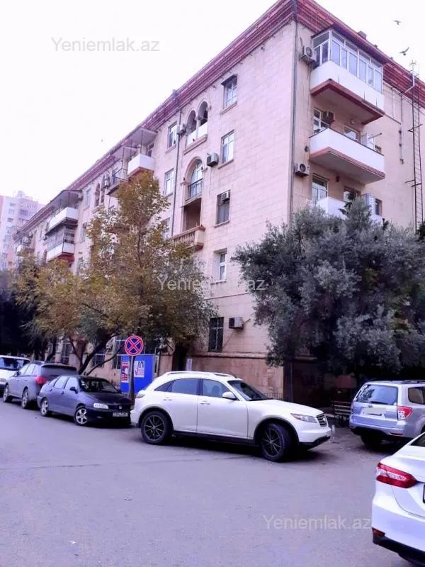 Satılır 2 otaqlı köhnə tikili 60 m²