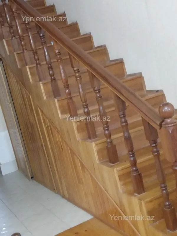 Satılır 8 otaqlı həyət evi 200 m²