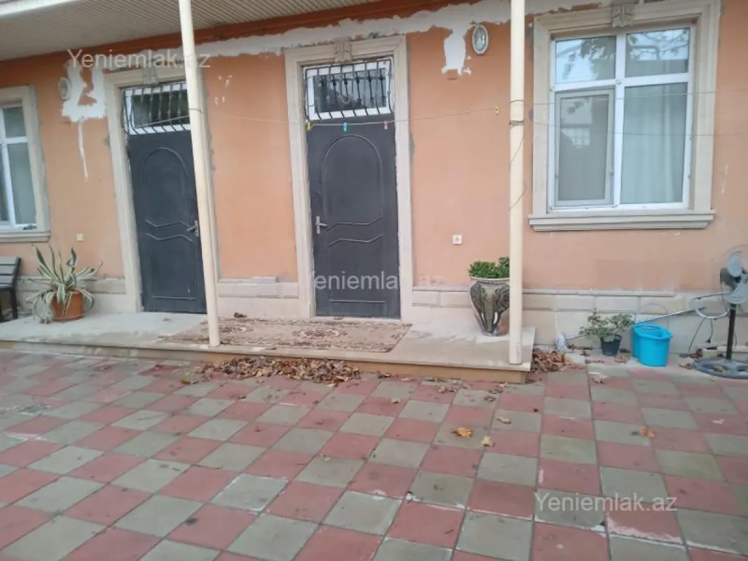 Satılır 8 otaqlı həyət evi 200 m²