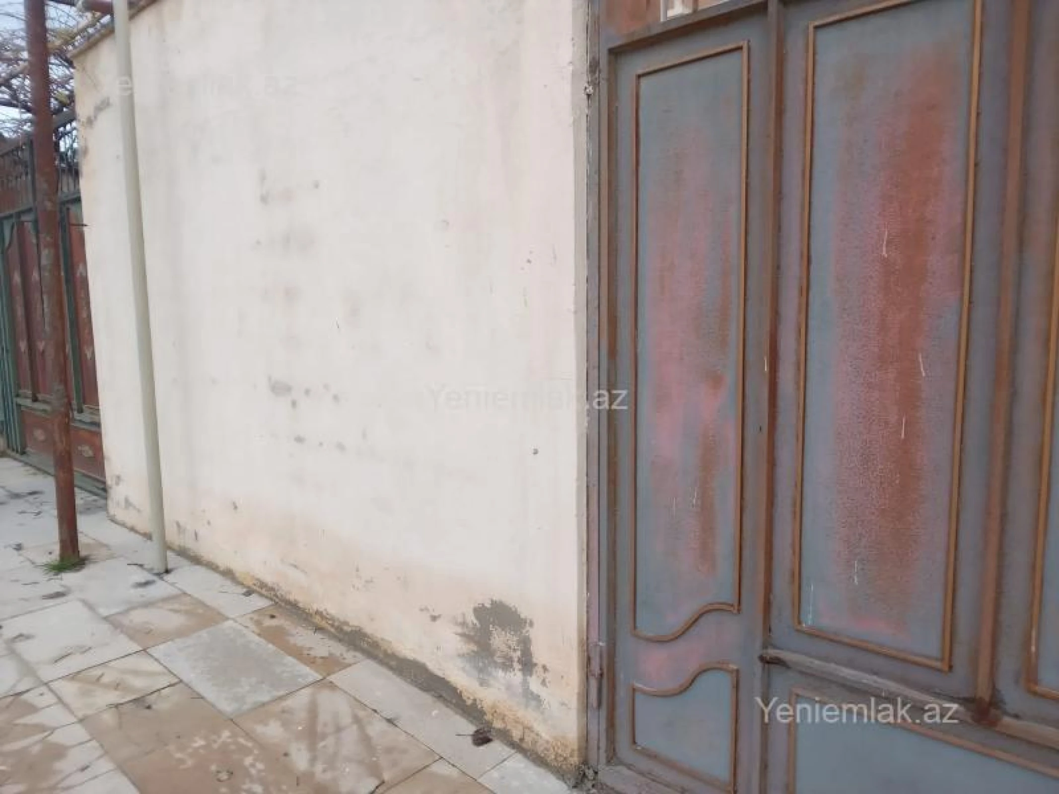 Satılır 8 otaqlı həyət evi 200 m²