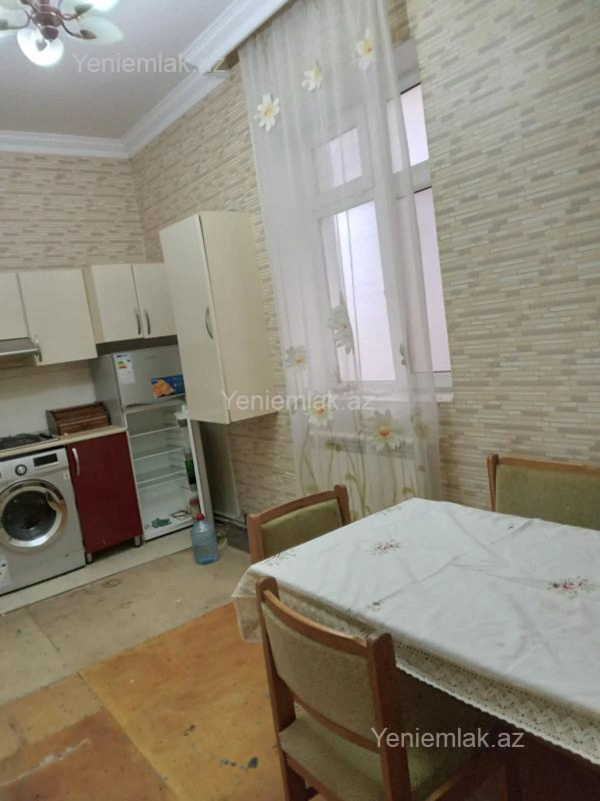 Satılır 8 otaqlı həyət evi 200 m²
