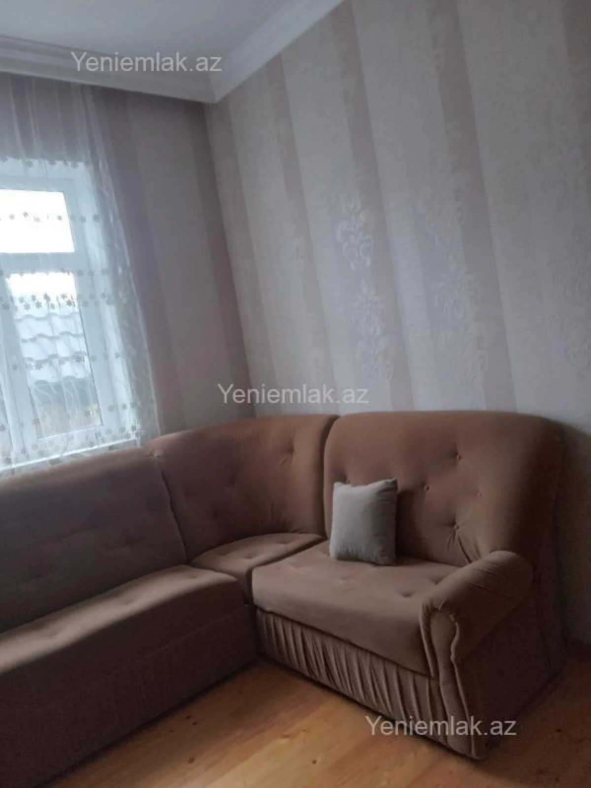 Satılır 8 otaqlı həyət evi 200 m²
