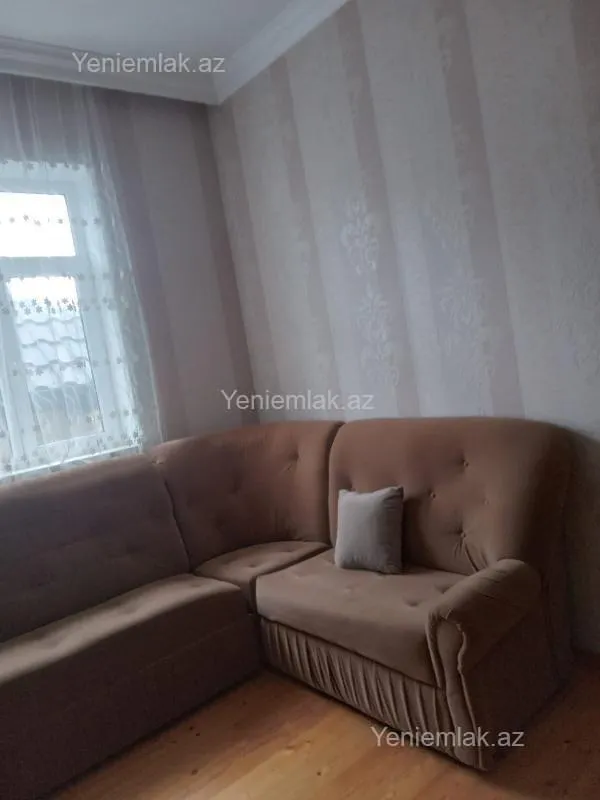 Satılır 8 otaqlı həyət evi 200 m²