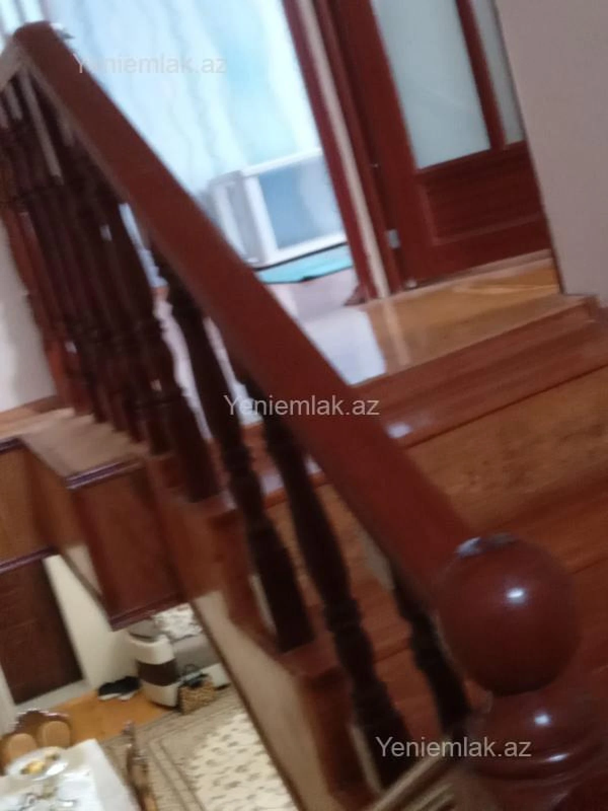 Satılır 8 otaqlı həyət evi 200 m²