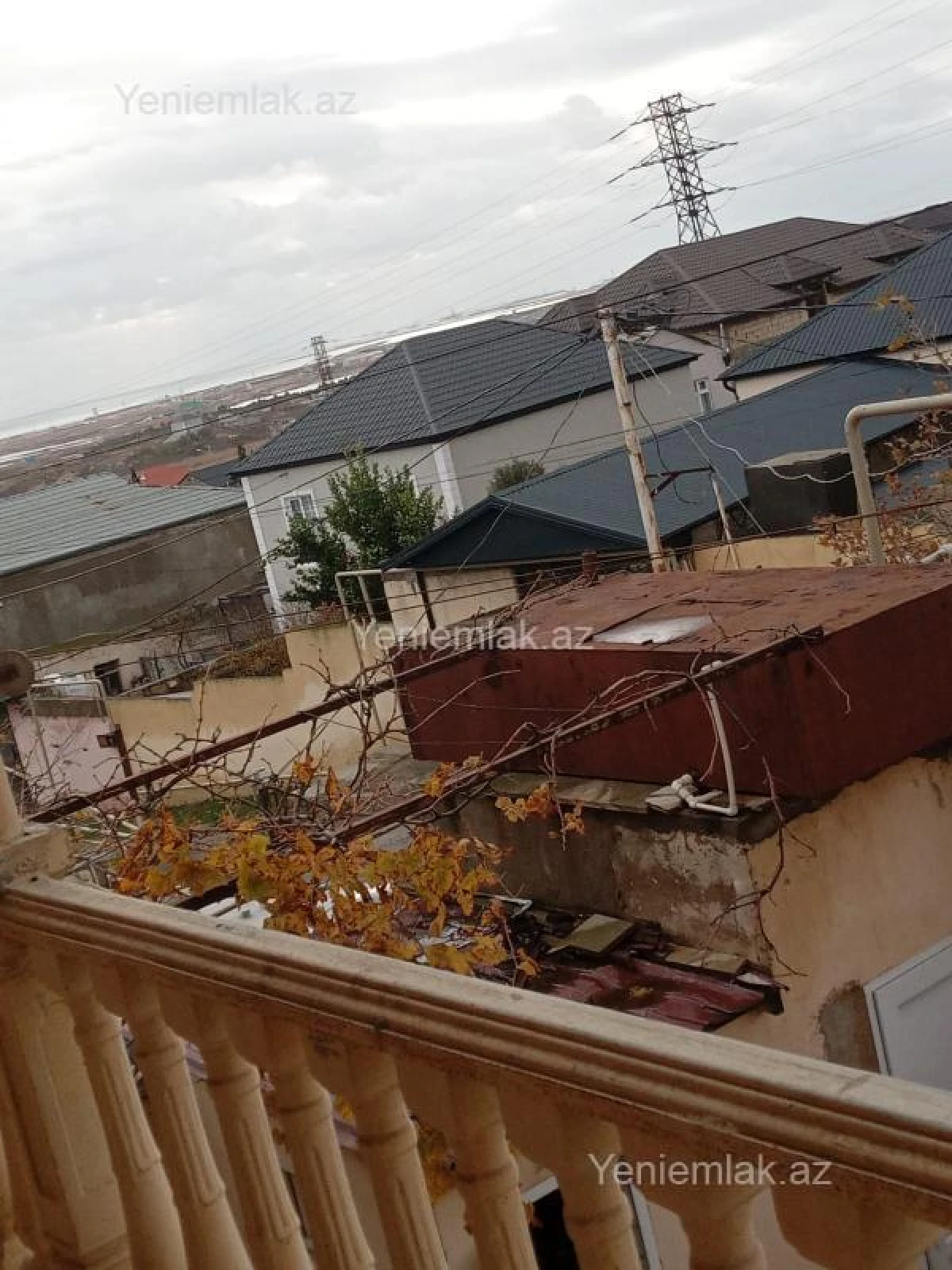 Satılır 8 otaqlı həyət evi 200 m²