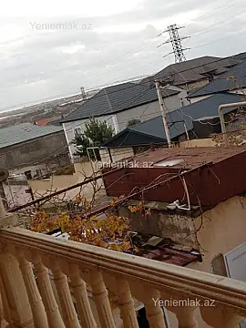 Satılır 8 otaqlı həyət evi 200 m²