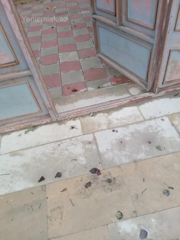 Satılır 8 otaqlı həyət evi 200 m²