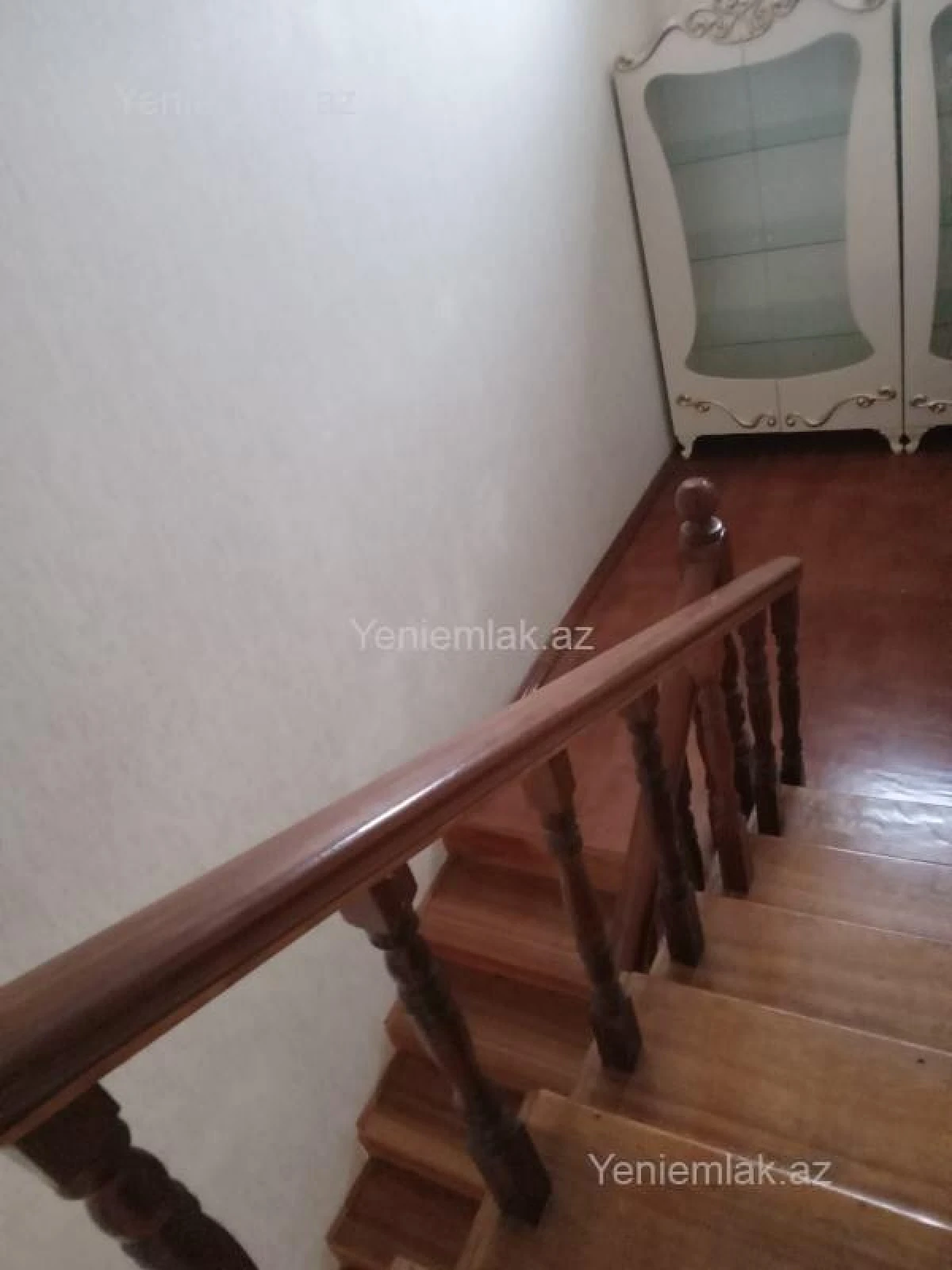 Satılır 8 otaqlı həyət evi 200 m²
