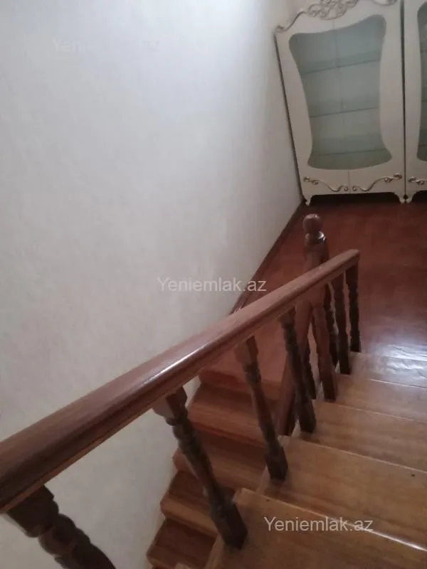Satılır 8 otaqlı həyət evi 200 m²