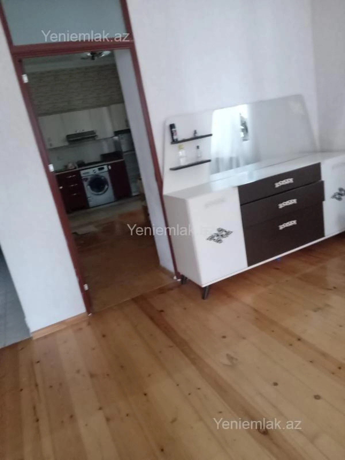 Satılır 8 otaqlı həyət evi 200 m²