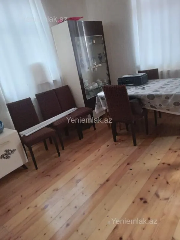 Satılır 8 otaqlı həyət evi 200 m²