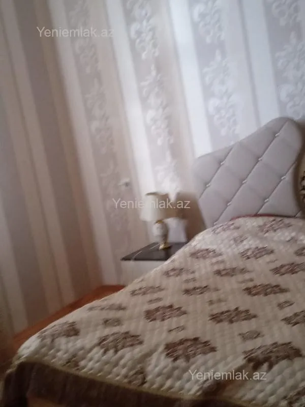 Satılır 8 otaqlı həyət evi 200 m²