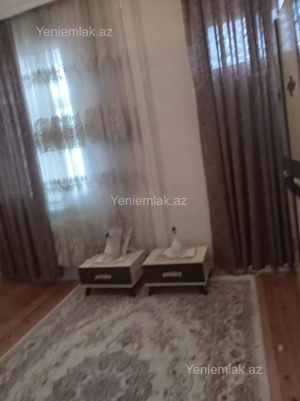 Satılır 8 otaqlı həyət evi 200 m²