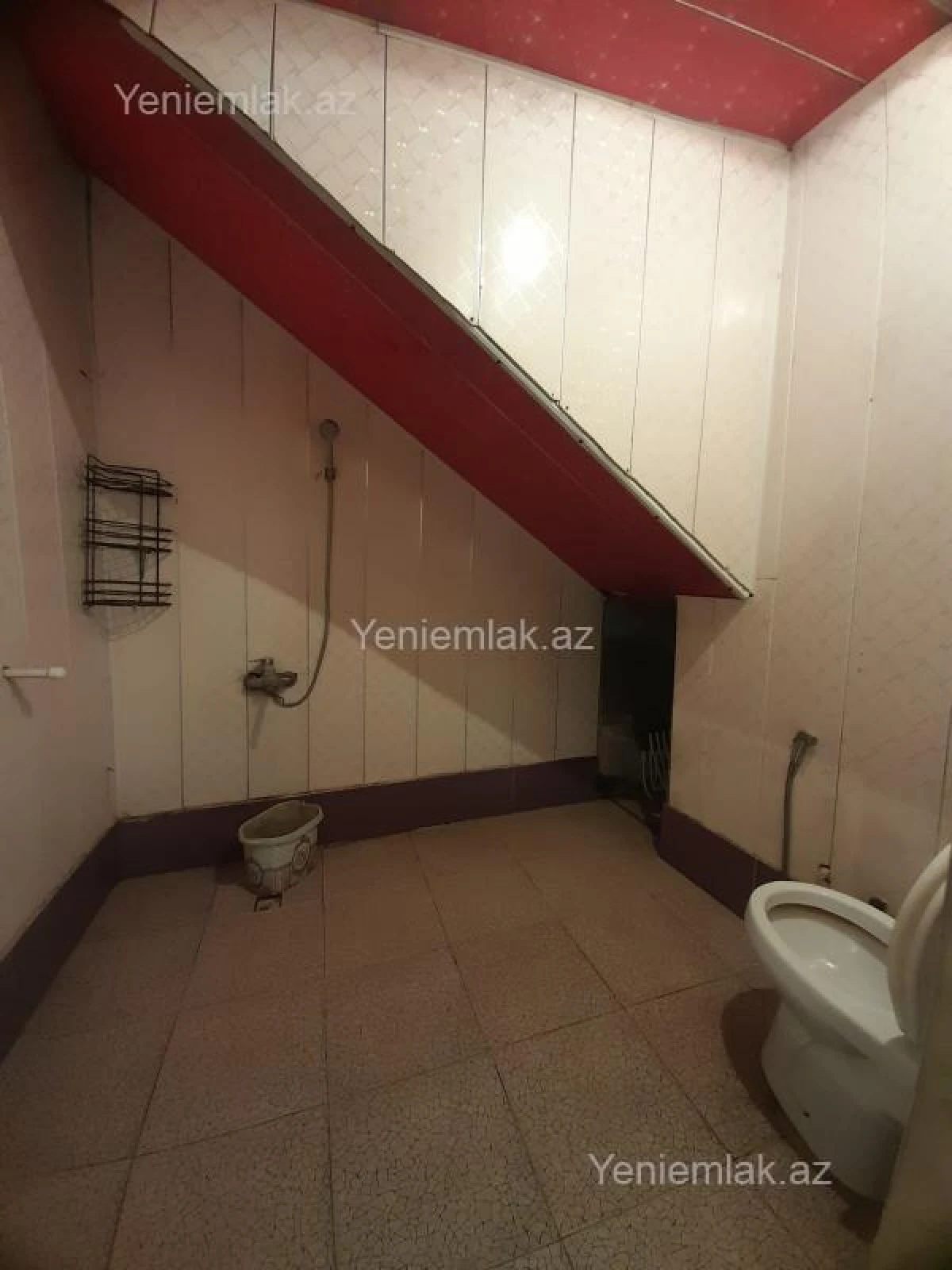 Satılır 6 otaqlı həyət evi 180 m²