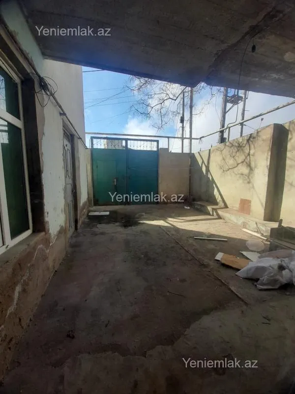 Satılır 6 otaqlı həyət evi 180 m²