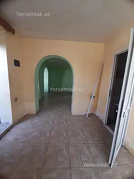 Satılır 6 otaqlı həyət evi 180 m²