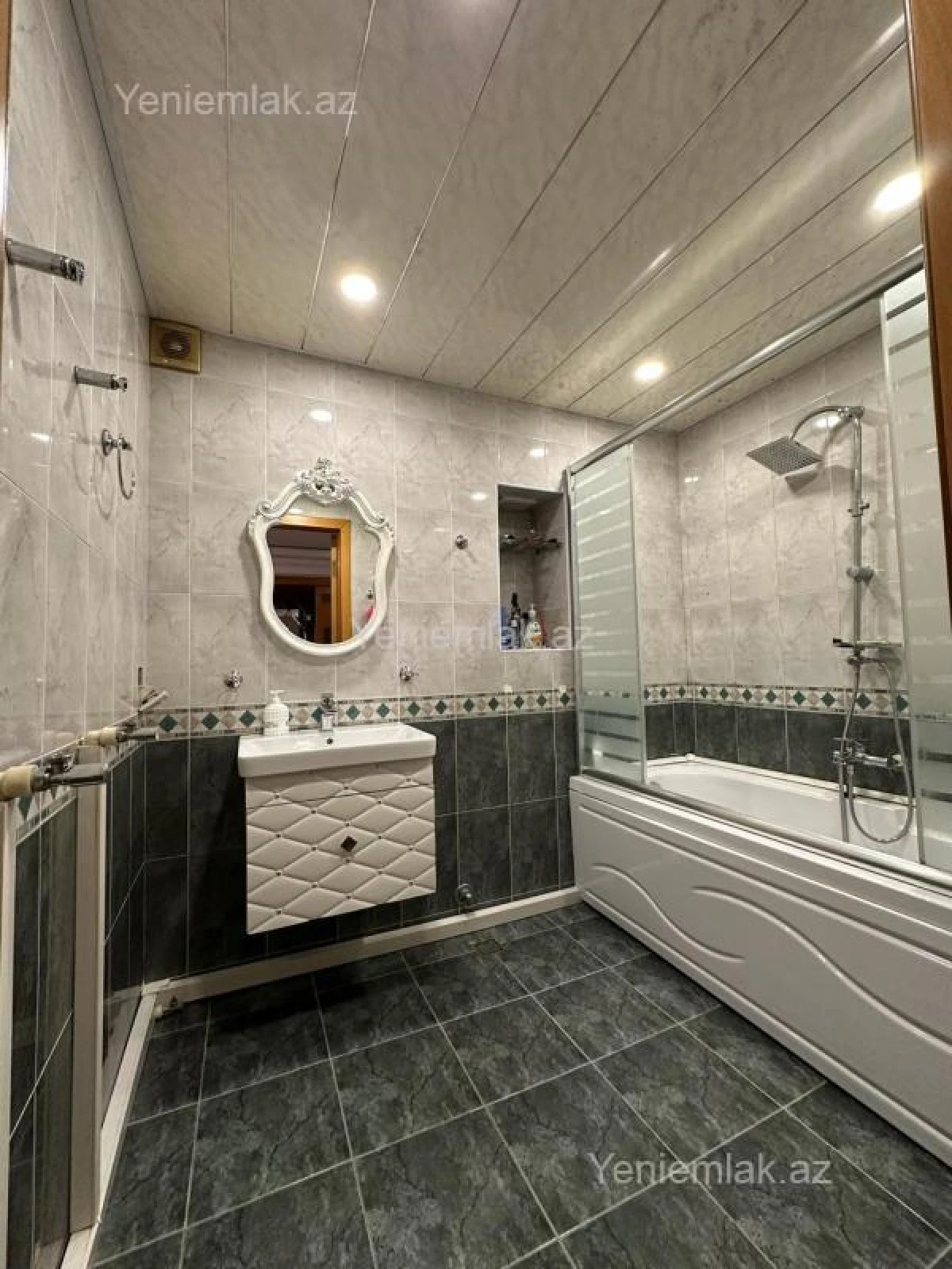 Satılır 3 otaqlı yeni tikili 138 m²