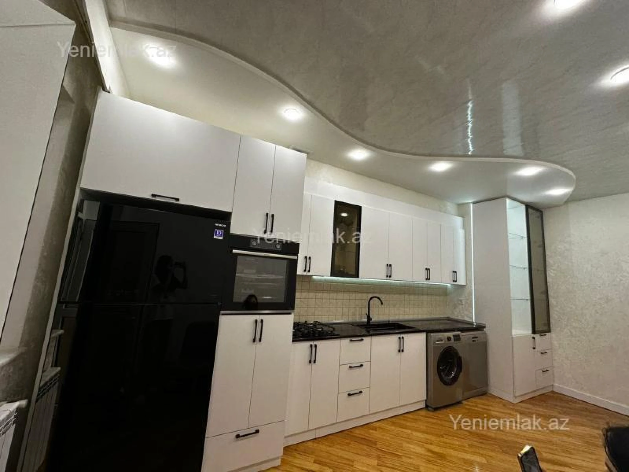 Satılır 3 otaqlı yeni tikili 138 m²