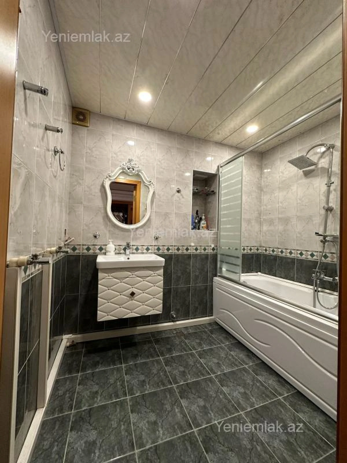 Satılır 3 otaqlı yeni tikili 138 m²